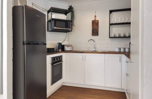 White Gum Valley Apartment | This apartment is a 2 bedroom(s), 1 bathrooms, located in Fremantle, WA.