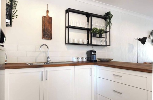White Gum Valley Apartment | This apartment is a 2 bedroom(s), 1 bathrooms, located in Fremantle, WA.