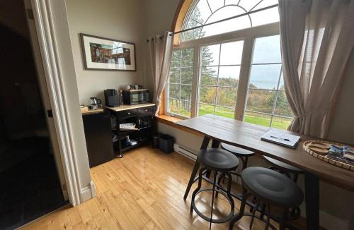 Hall's Harbour House | Tides Inn Guest Suites