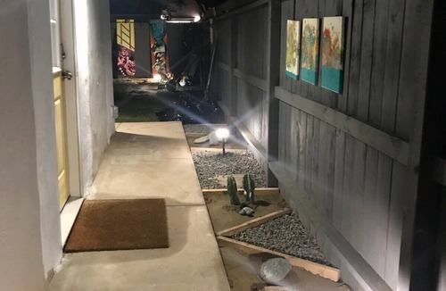 Southeastern Sacramento Apartment | TINY ART HOUSE near the beat