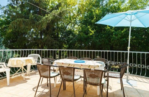 Belatelep House | Vacation home Iris by Interhome