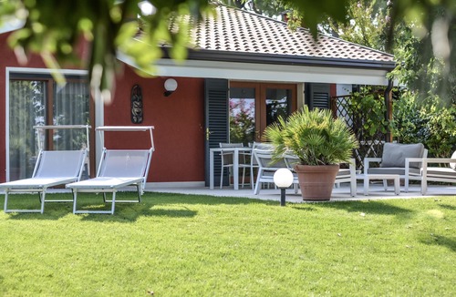 Cisano House | Very nice 'villetta' in beautiful and quiet fully garden.