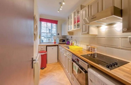 Old Town Apartment | Vibrant Apartment in Edinburgh’s Old Town