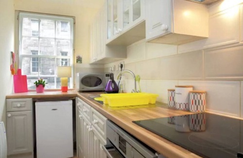 Old Town Apartment | Vibrant Apartment in Edinburgh’s Old Town