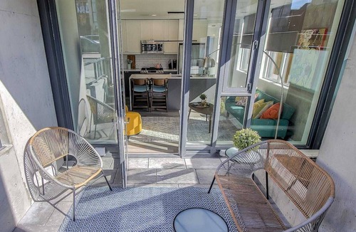 Sunnyside Condo | Vibrant & Modern Condo with Patio near LRT