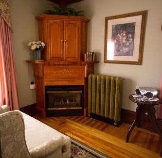 Wolfville Hotel | Victoria's Historic Inn