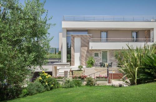 Cisano Apartment | Villa Aurora-Holiday Home APT 1