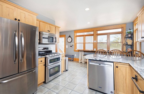 Fort Atkinson House | Waterfront Getaway: Kayaks, fishing, game room, fire pit, gathering room…