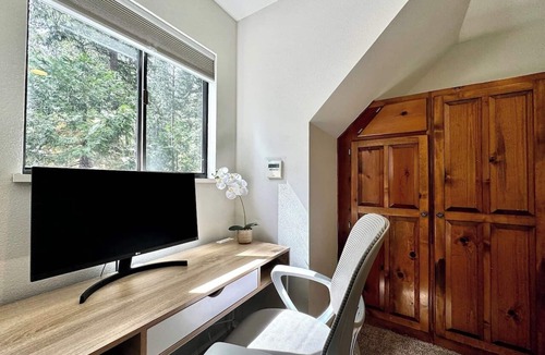 Pollock Pines House | Whispering Pines: Garage Parking & Game Room