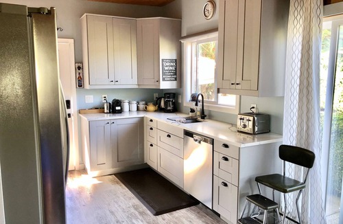 Point Roberts Cottage | Wine Down - Perfect Family getaway! 2 minutes from the beach!