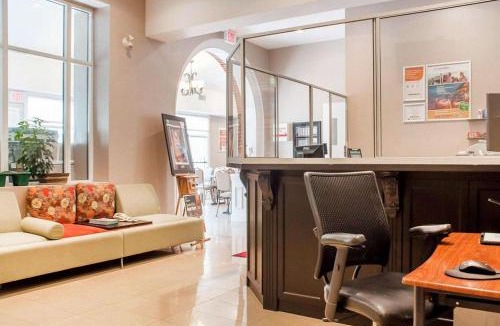 Woodstock Hotel | Woodstock Inn and Suites