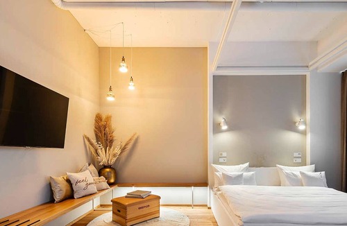 Balingen Apartment | Zimmer 4 - QUI Lounge Bar Deli Apartments