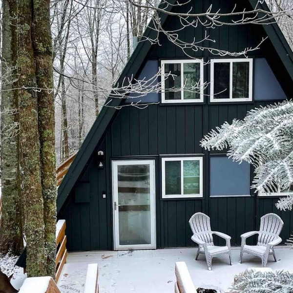 A Frame Beech Mountain Cabin 5 minutes from ski resort.
