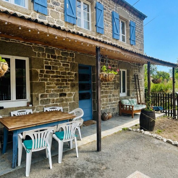 Authentic French Farmhouse retreat in Peaceful Countryside Setting in Gouges