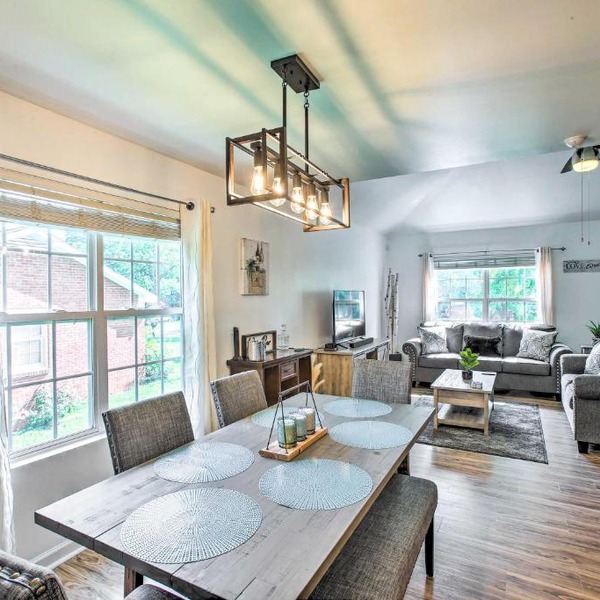 Charming Springfield Escape w/Furnished Deck
