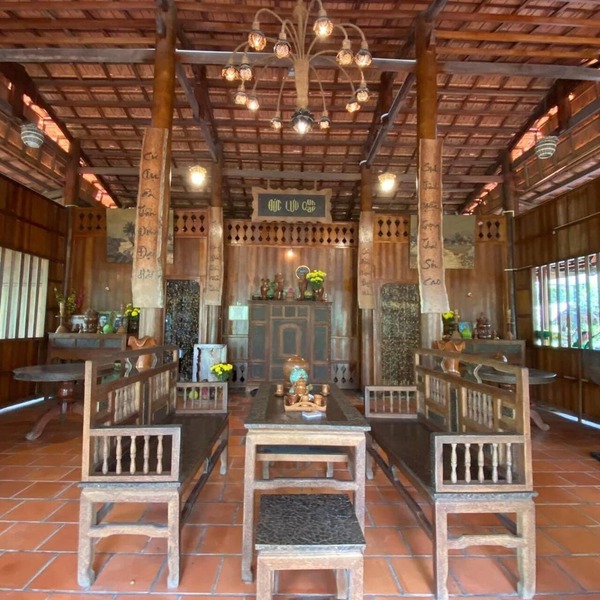 CocoHome builted from 4000 coconut trunks -certificated as Vietnam Coconut House