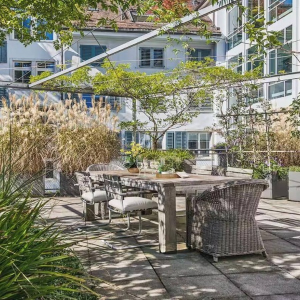 COMBINING TIMELESS ELEGANCE, DESIGNER INTERIORS & AN UNRIVALED LOCATION-OLD TOWN