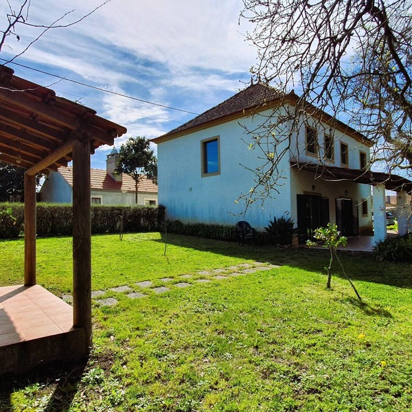 Cozy house in quiet village with generous outdoor space near Pombal