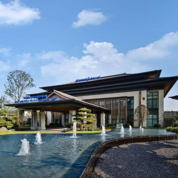 Howard Johnson Hot Springs Plaza YingHuaShan