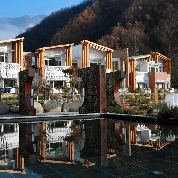 Old River Story Art Mountain Retreat