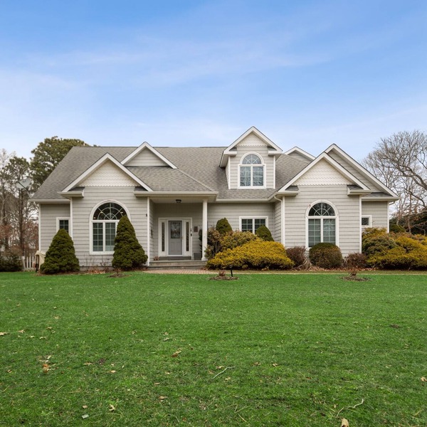 Pristine Westhampton Rental