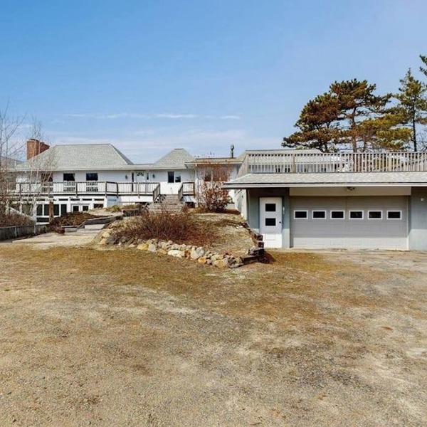 Private beachfront escape on Coffins Beach w/amazing views & private beach