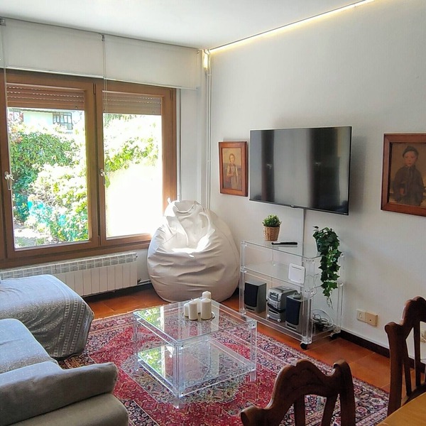 Semi-detached house in quiet urbanization and 5 minutes from the center of Jaca.