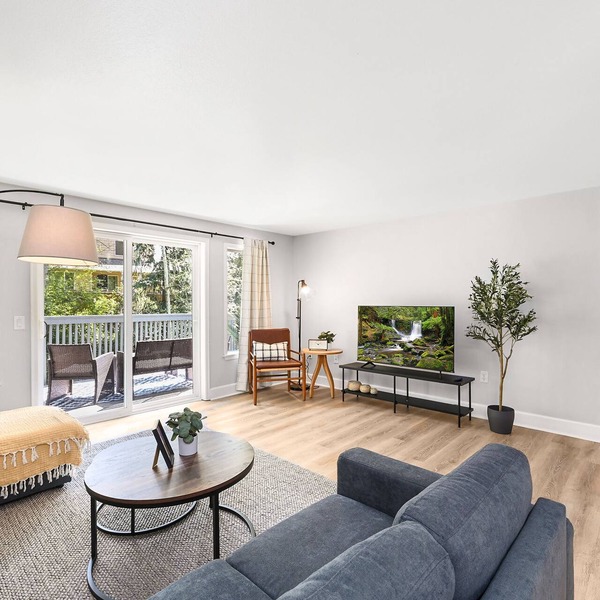 Spacious 3 BR Private Home w/King Bed in Bothell
