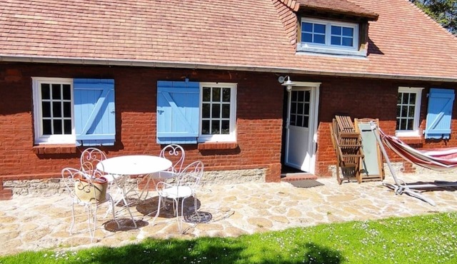 Authentic Longère Normande 2 Kms from the beach with beautiful garden