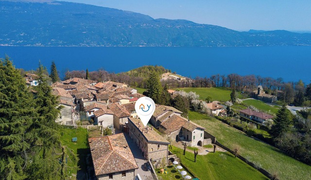 Liano Iris-Private Terrace & parking, Gargnano, Italy