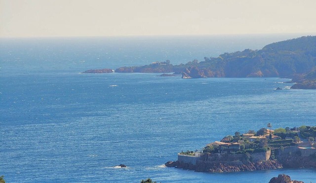Magnificent 2p sea view and swimming pool