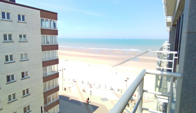 Pleasant studio with side sea view