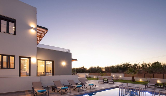 Sunnyside Villa I, Just Steps to the Beach