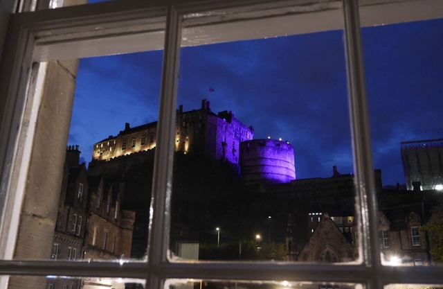 1 bedroom + sofabed property with a fantastic view of Edinburgh Castle