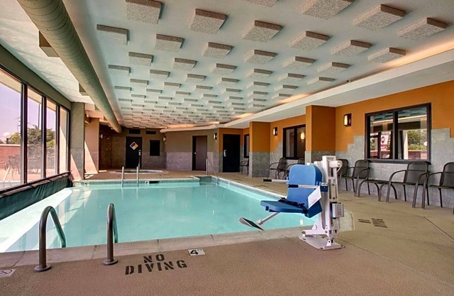 3-Star Hotel ∙ Drury Inn & Suites Greensboro