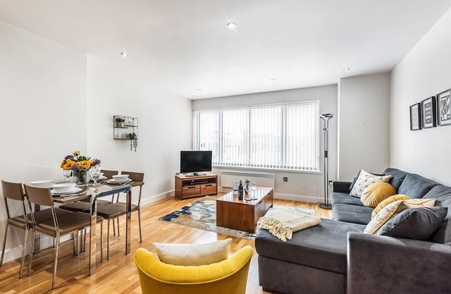 Apartment 12 Popeshead Court