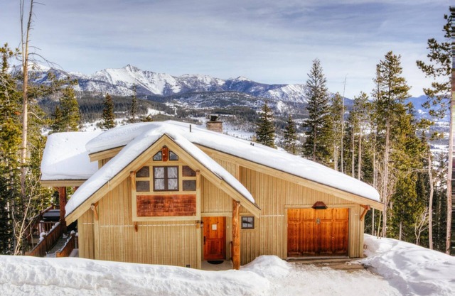 Book Now for the Festive Season! Cowboy-Chic, Ski-In/Ski-Out Home with Beautiful Mountain Views!
