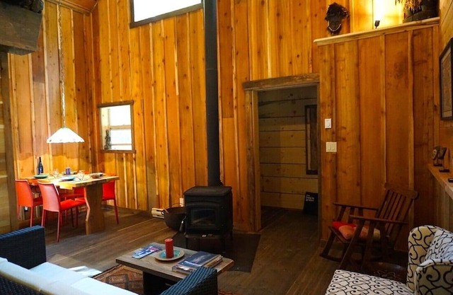 Boutique Mountain Lodge, 4 cabins, 20 km South of Nelson