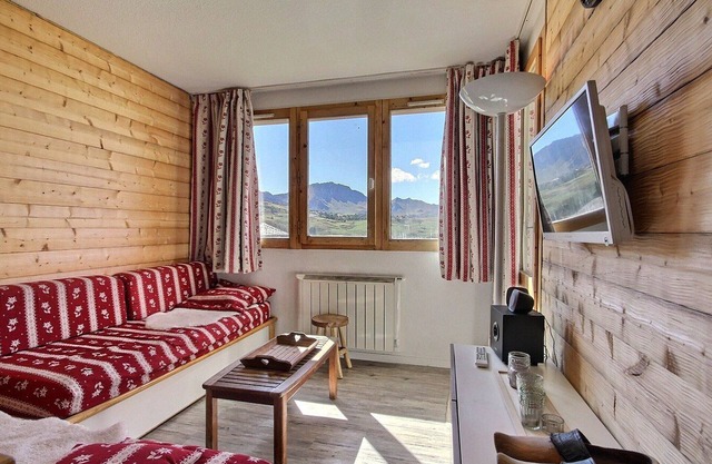 Cozy apartment for 6, ski-in/ski-out, near shops, with terrace and washing machine