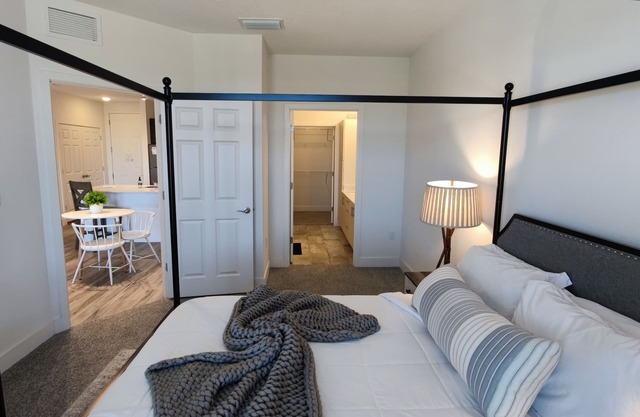 Downtown Apartment with Pool, Gym, and Coworking Space