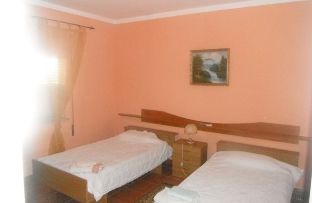 Nefama Pensao - Bedroom II