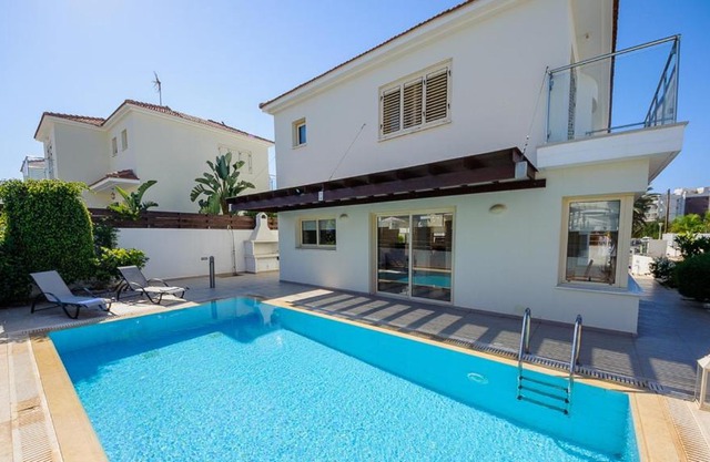 Pernera Holiday Villa 015