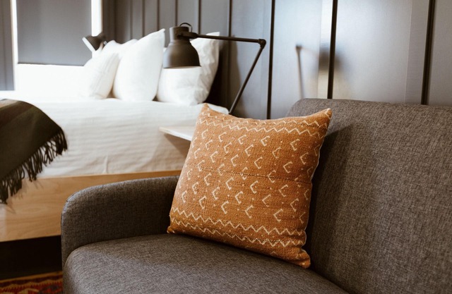 The Flying Steamshovel Inn - Room 1