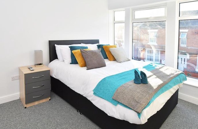 Townhouse @ 15 Brunswick Place Stoke