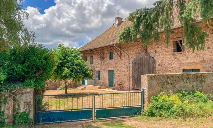 Dompierre-les-Ormes House | 100 m² House ∙ 2 bedrooms ∙ 6 guests