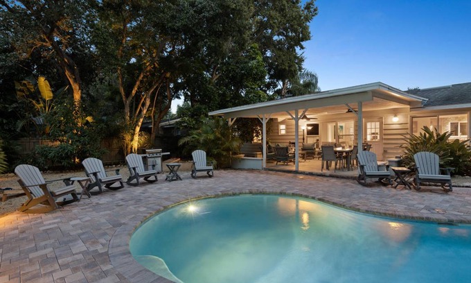 South Poinsettia House | 127 m² House ∙ 3 bedrooms ∙ 10 guests
