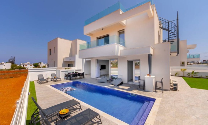 Pernera Villa | 180 m² Villa ∙ 4 bedrooms ∙ 8 guests