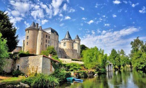 Verteuil-sur-Charente Bed & Breakfast | 25 m² Bed and breakfast ∙ 2 guests