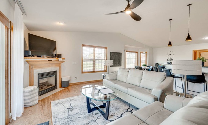 Sun Prairie Apartment | 278 m² Apartment ∙ 3 bedrooms ∙ 10 guests