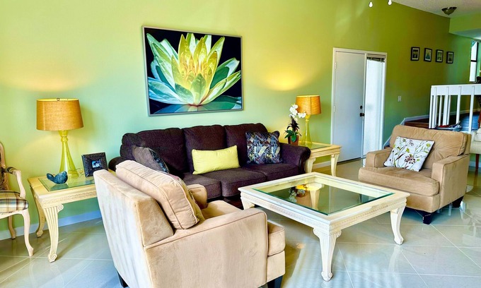 Siesta Key Condo | 2B/2B 1400sf Siesta Key Townhouse With Parking Garage Across From Public Beach